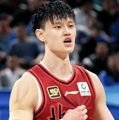 曾凡博确定回归北京男篮。据国内媒体透露，曾凡博确定回归北京男篮。在今年夏天曾凡