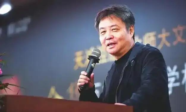 我的偶像是余华老师怎么说呢余华老师的书有一种魔力那就是读了就停不下来就想