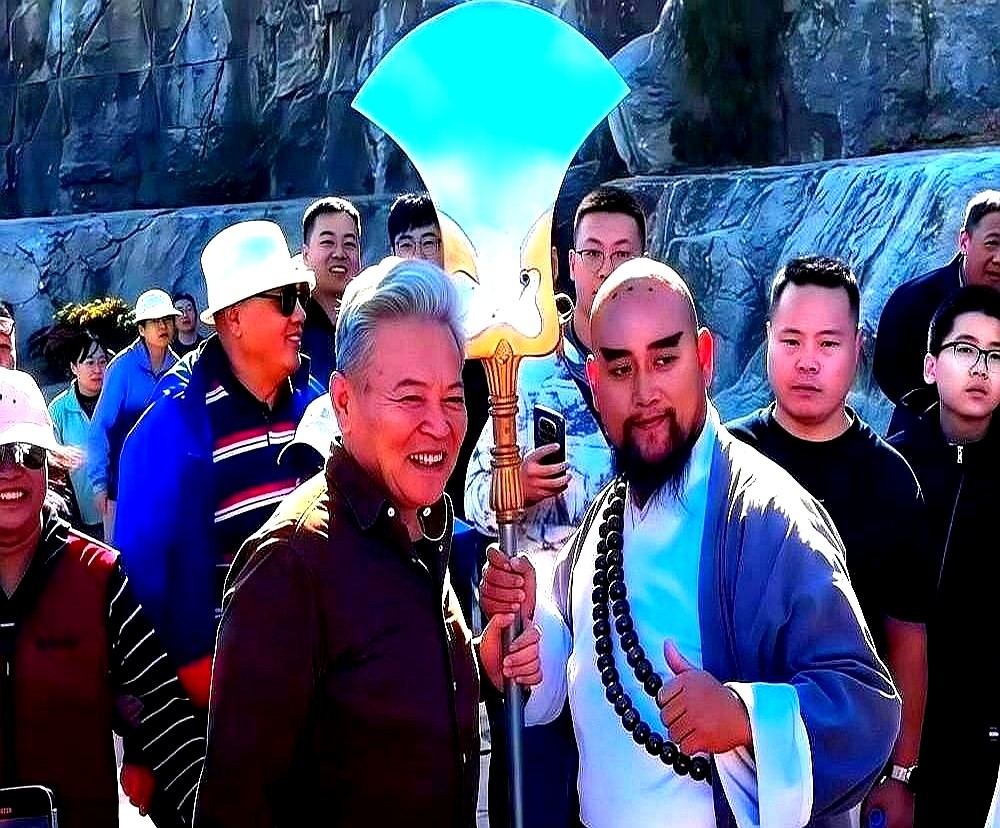 当年拍《水浒传》，一个过肩摔能在烂泥坑里硬砸几十遍。没有绿幕抠图，没有替身。李雪健28年前从马背上摔