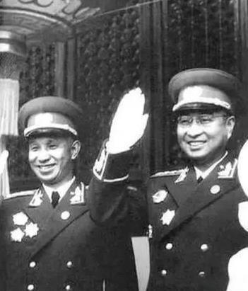 “粟裕根本不会打仗！”1958年，陈赓大将进京开会，竟有人大放厥词，陈赓当即反驳