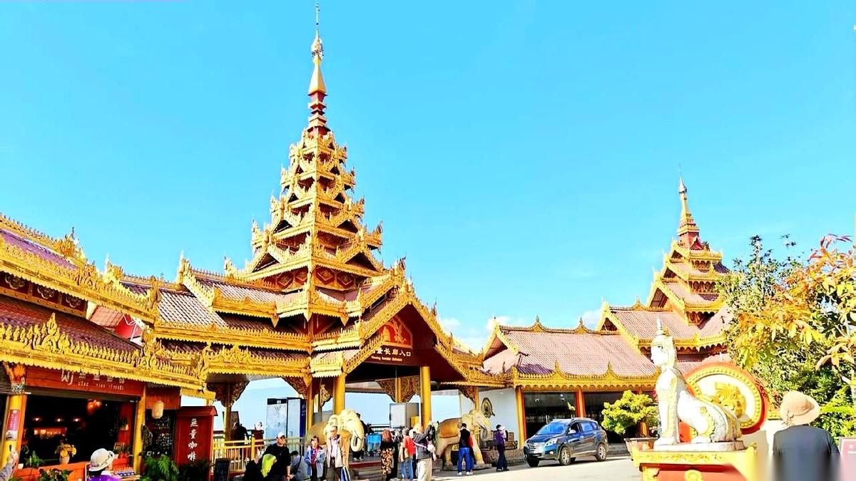 那个你充完电随手一扔，插在墙上几个月都不拔的充电器……它不是死的。全国每年几