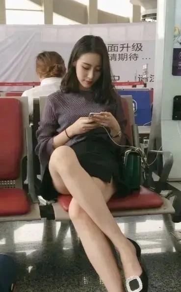 女领导总带我出差，烦死了！