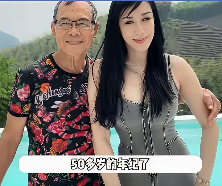 天差地别，你敢想这照片上的人是同一个人？虽然只是成名前后，但这差距也太大了，她是