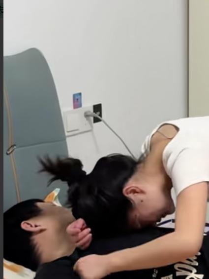 痛心。丈夫刚吃完饭，念叨了几句又累又困，想去床上歇会。谁知刚躺下没多久，妻子见他