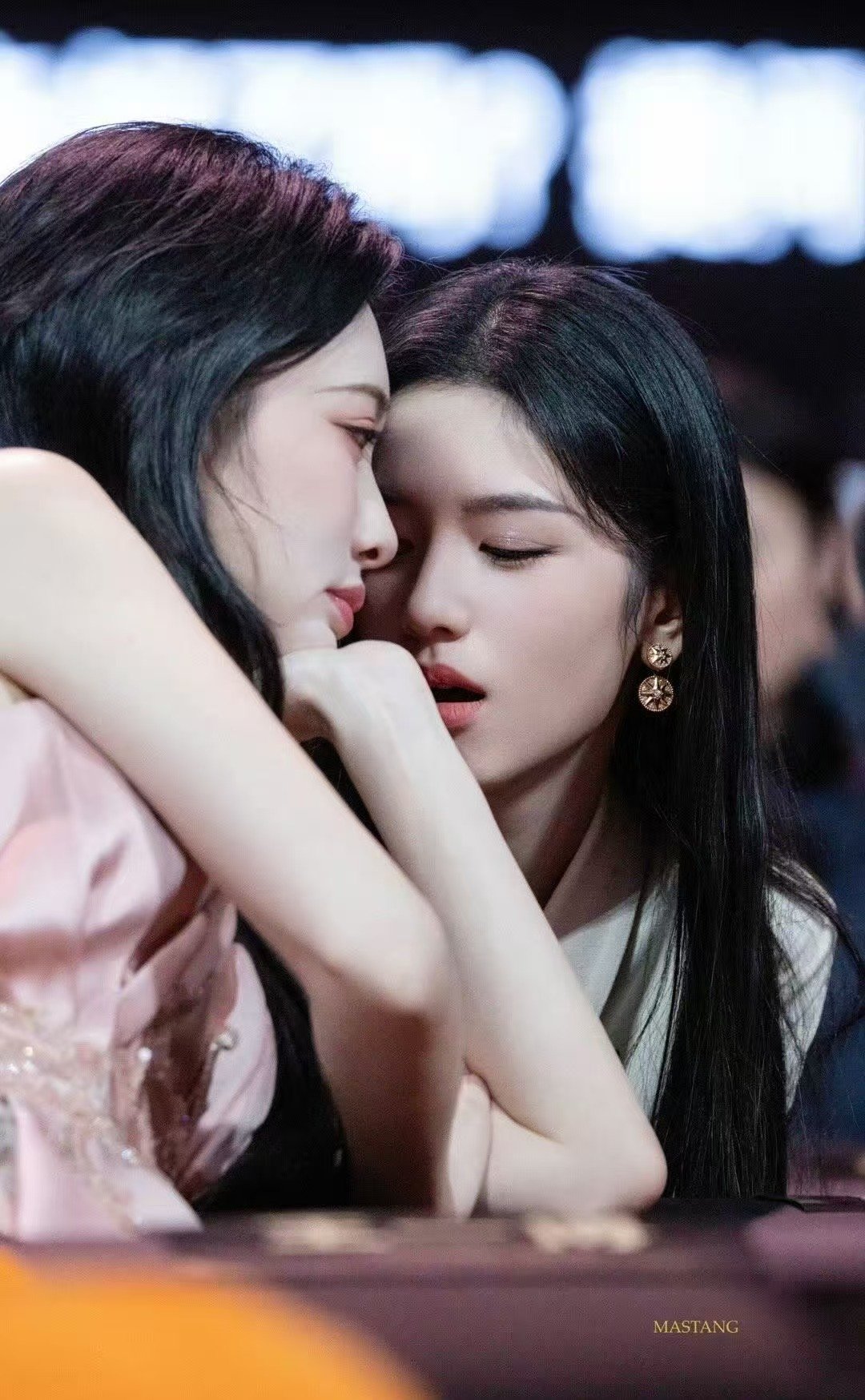 孟子义周也热聊孟子义周也你俩根本没喝中药孟子义周也你俩根本没喝中药，太暧昧了