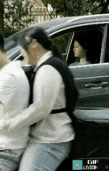 女司机的五味杂陈、会心一笑，夹带着一些回忆，一些失落和一些羡慕！美女女司机人