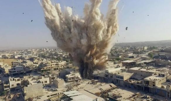 情况失控！榛树导弹击中利沃夫仅数小时。导弹刚炸完，欧洲那边就乱套了。英法