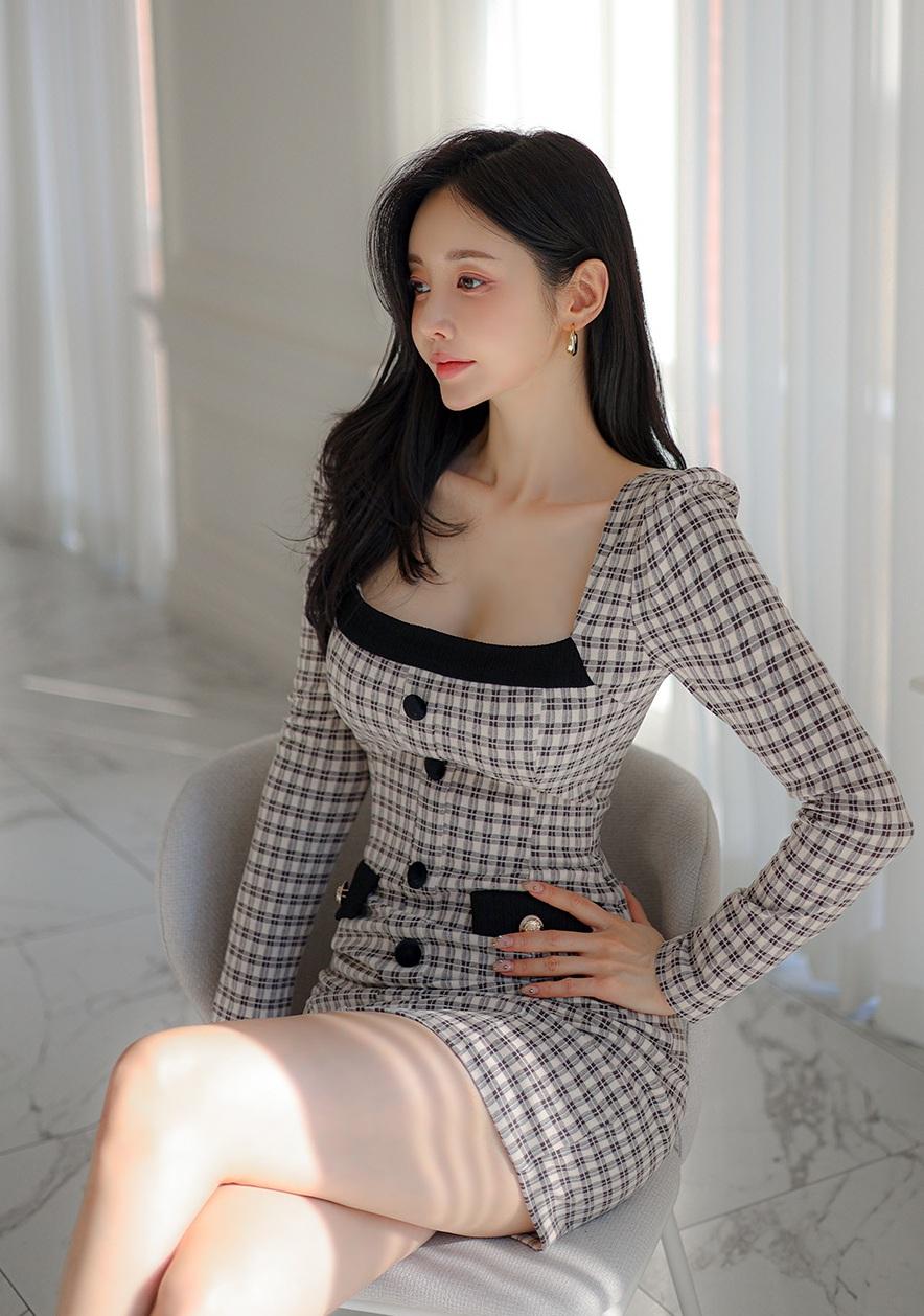 优雅黑发美人，格子连衣裙，气质满分！