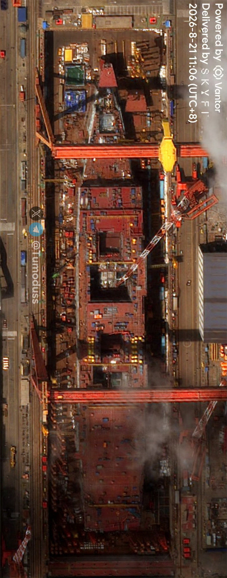 004建造进度可参考右图👉福建舰，春节前应该能看到舰岛，预计2028年上半年下水，水线长度315米