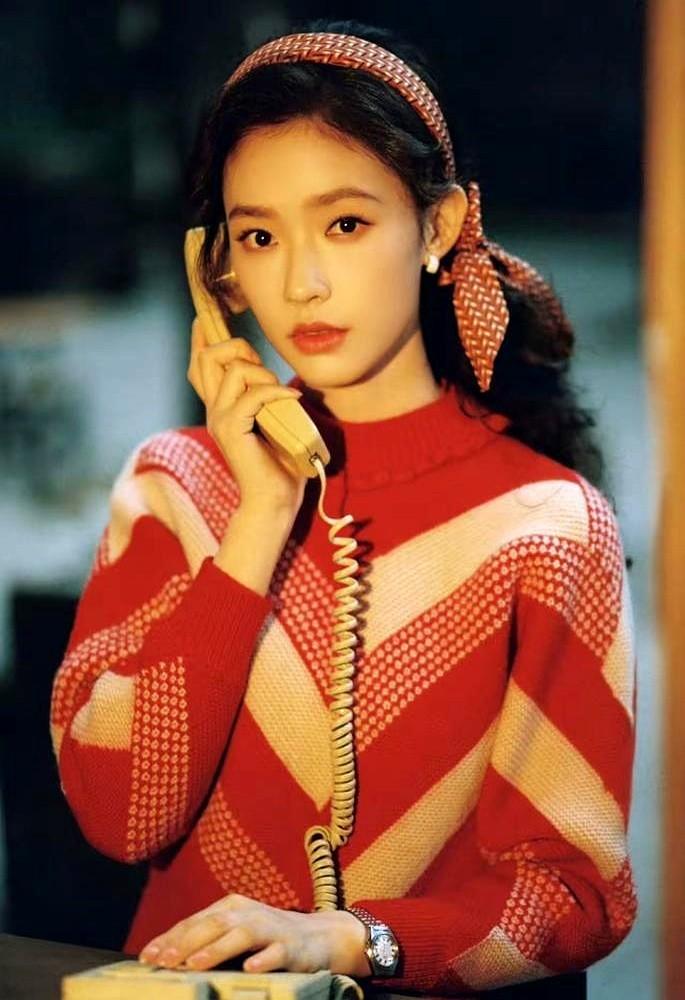 郑晓龙新剧《冬去春来》片酬这事儿，有点意思。白宇1760万，章若楠880万，