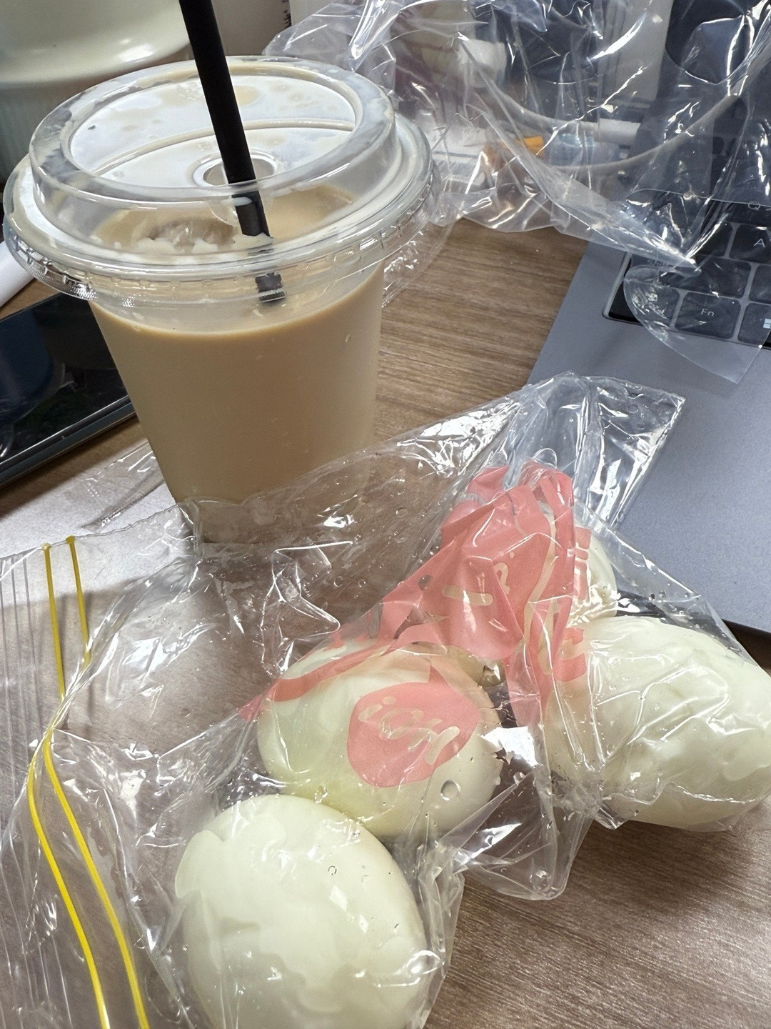 小赵哥每早的咖啡和剥好的鸡蛋🥚那这可以称他为贤夫良父了​​​