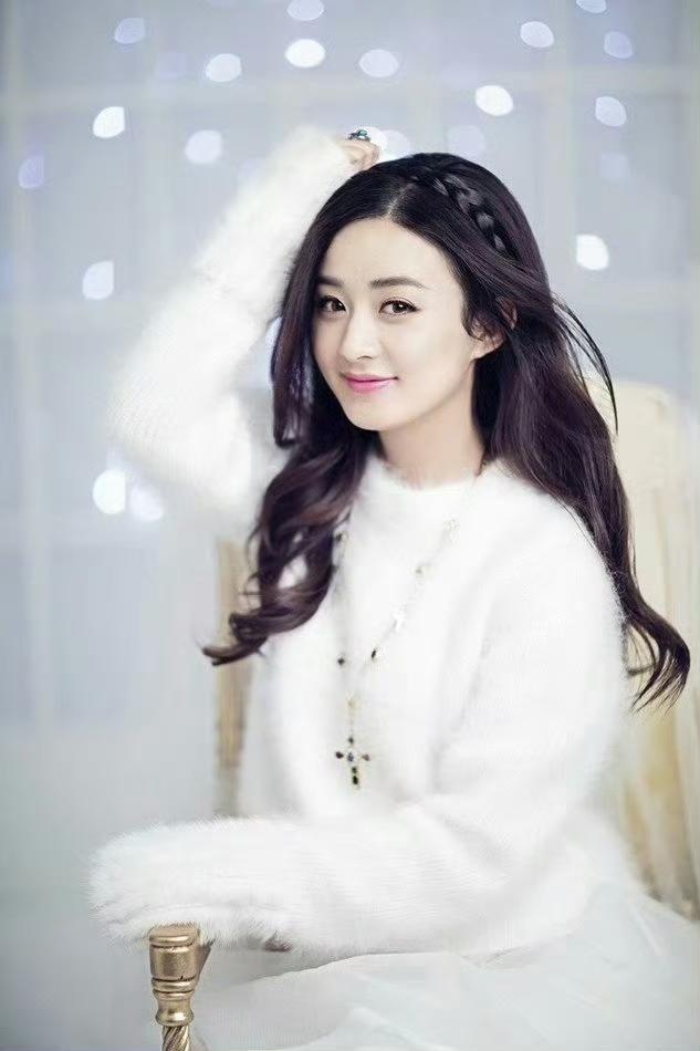 原来赵丽颖也有这么软萌的一面！早期写真甜到犯规刷到赵丽颖早期的写真，直接被这