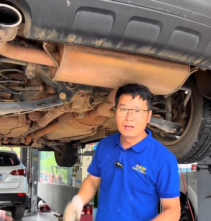 别克昂科威过烂路的时候后部咯噔咯噔异响，而且声音非常大。大哥说是换了下摆臂、平衡