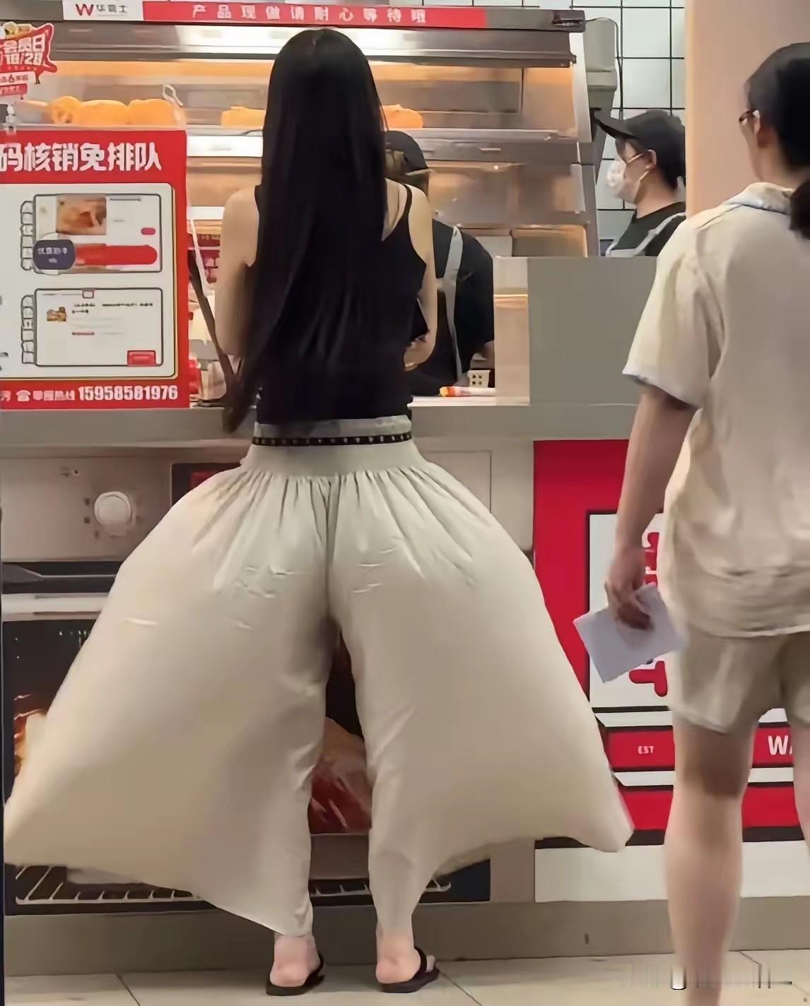 穿这种裤子，走路估计会很累的。