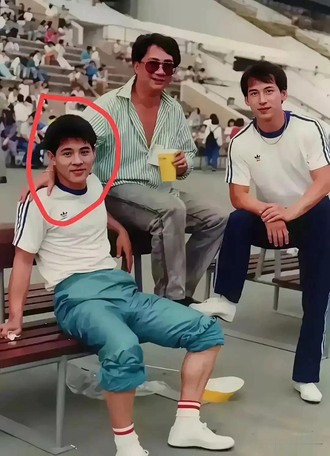 李连杰那个年代居然就已经穿上这牌子了？