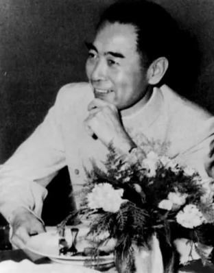 1960年，被特赦后的李仙洲被周恩来亲自接见，临别时，周总理问他：“你有什么要求