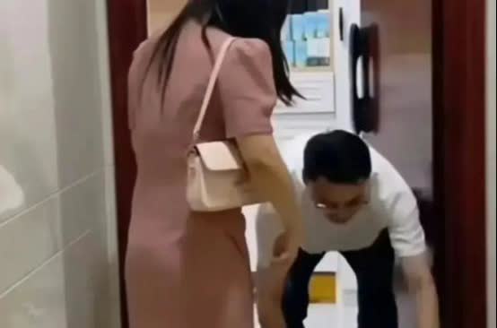 2023年6月，一男子救了一名落水的孩子，第二天孩子妈妈就带着10000元登门致