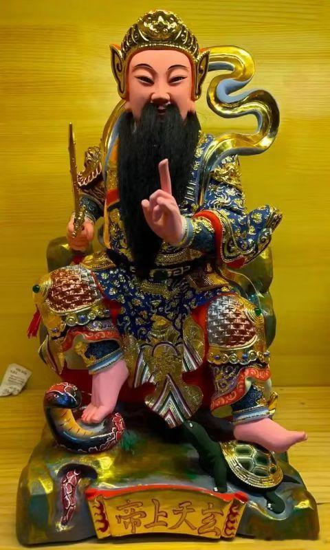 玄天上帝是道教里赫赫有名的北方尊神，也叫真武大帝、玄武大帝，道场在湖北武当山，尤