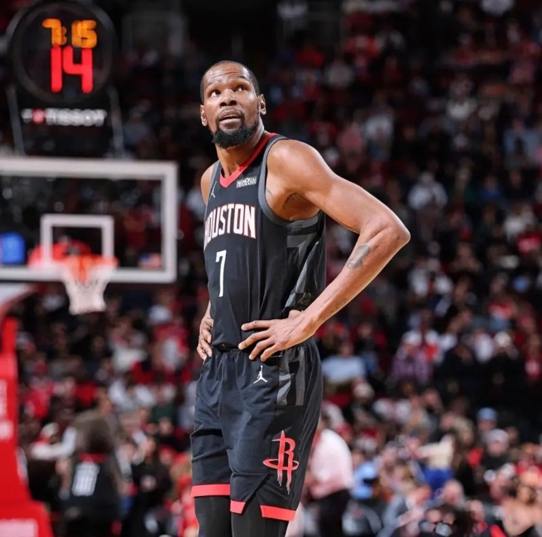 雷霆一战让火箭认清四大现实！1，乌度卡“颤颤巍巍”8人轮换，戴格诺特“闲庭信