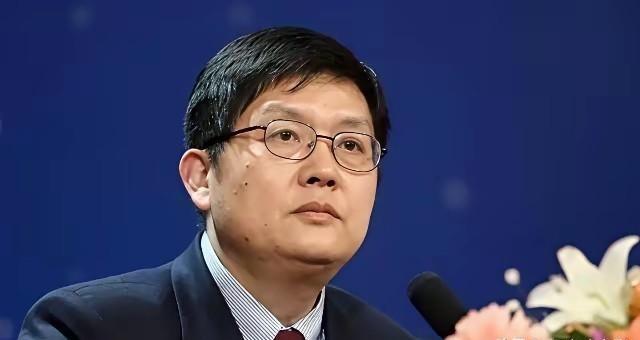中方曾呼吁谨慎前往日本，然而复旦大学的冯玮却在此时，高调推荐中国学生去日本，并把