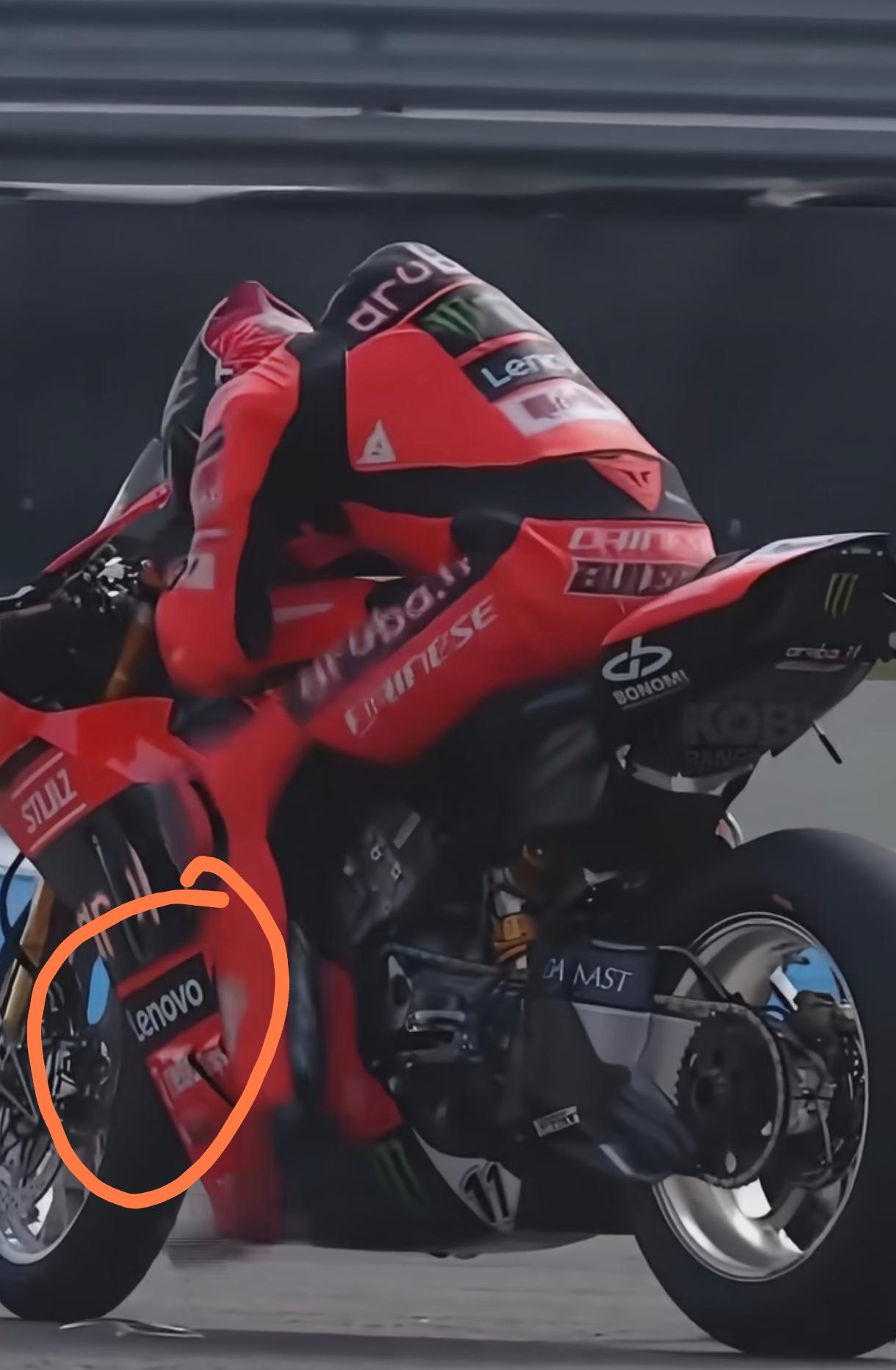 我估计这次联想赞助杜卡迪后悔了，早知道就赞助张雪机车了。因为Wsbk荷兰站第二回