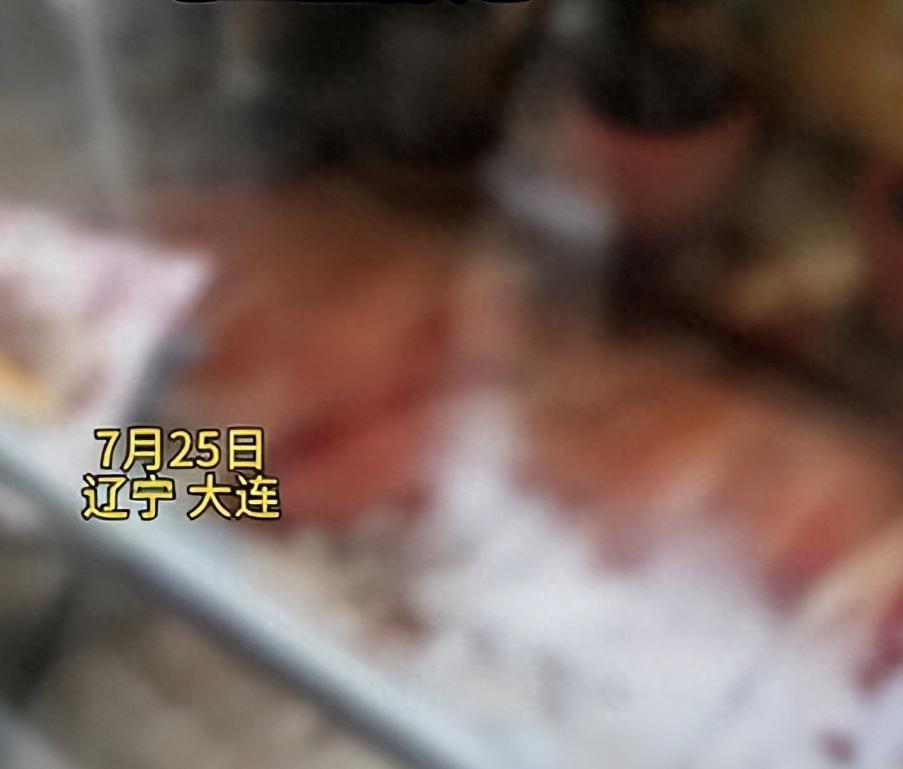 “太离奇了！”辽宁大连，81岁的大娘打开阳台一看，吓得差点魂飞魄散，自家的阳台，