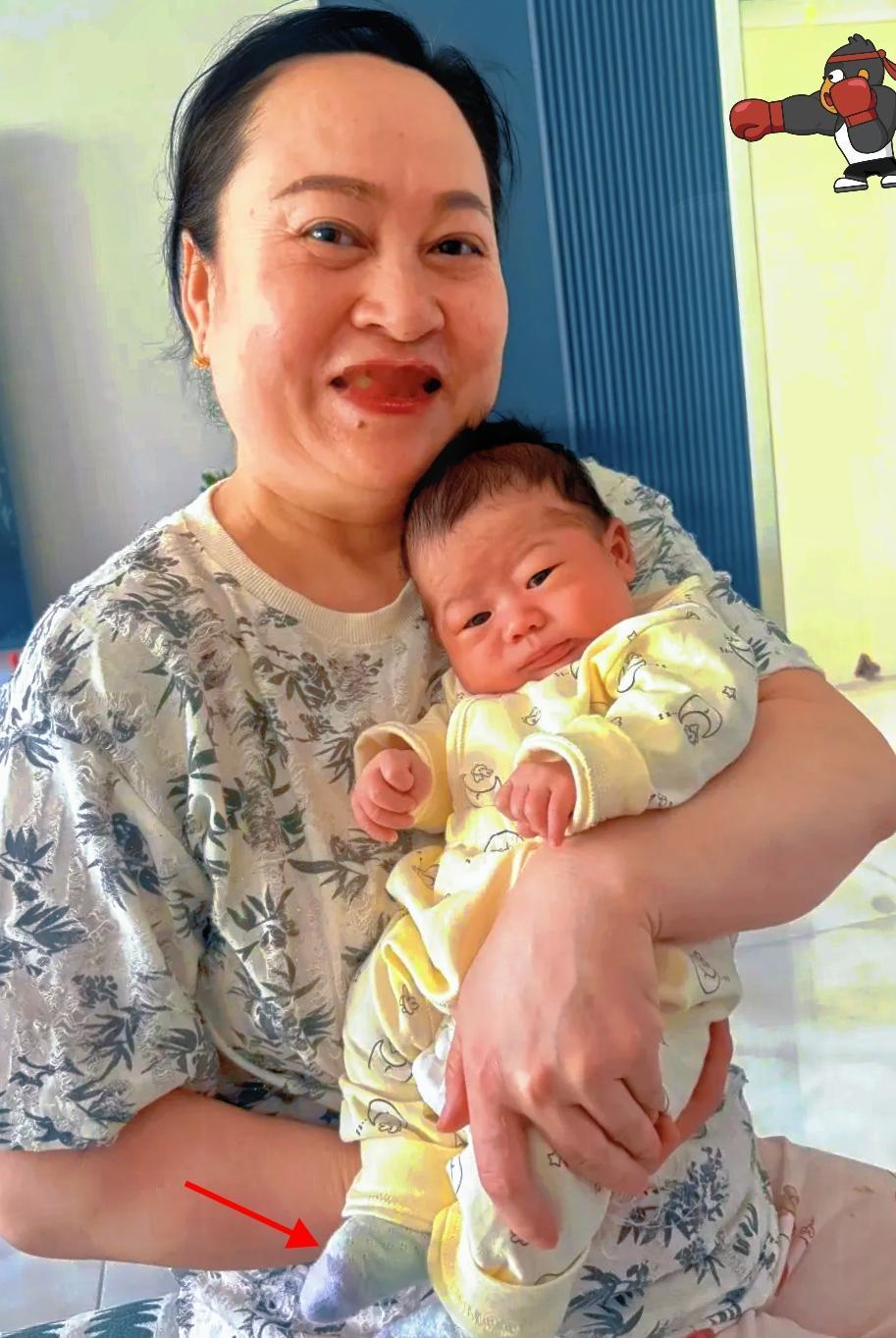 44岁我给大家报喜了没有老公也没有后代，一个人去试管要来了一个孩子。这个年