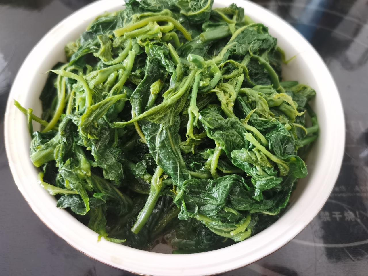 春节提前放假了喔，外边的小店很多也关门回家过年去了，小吃