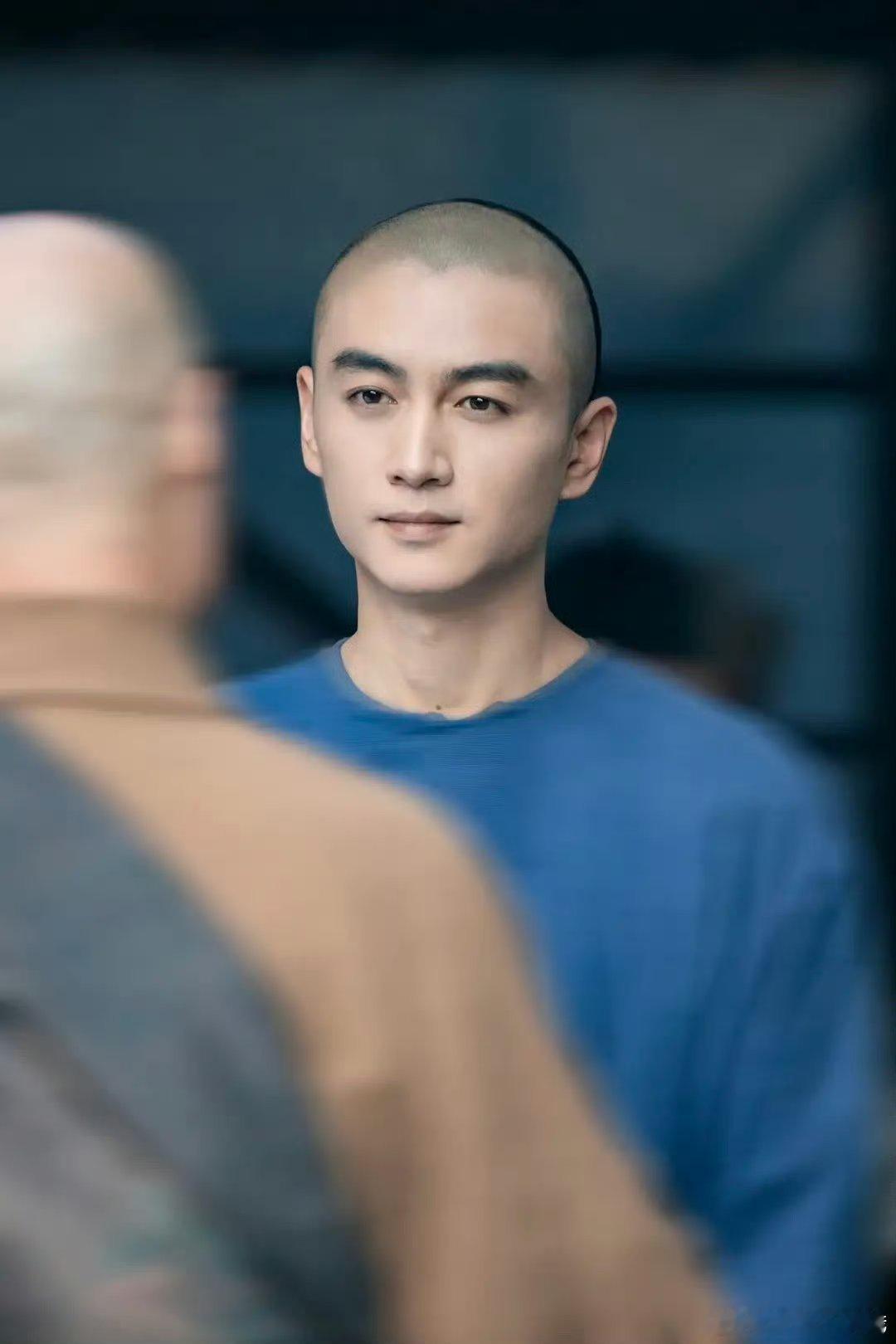 陈晓古装还是太权威了，静态图也能看出眼睛有故事，我觉得他光头比有头发更帅​​​