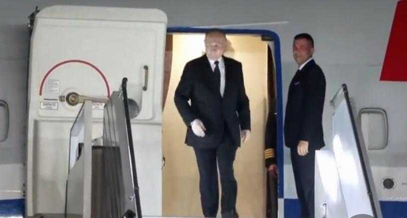 普京深夜抵达印度莫迪亲自迎接据报道，12月4其晚间，俄罗斯总统普