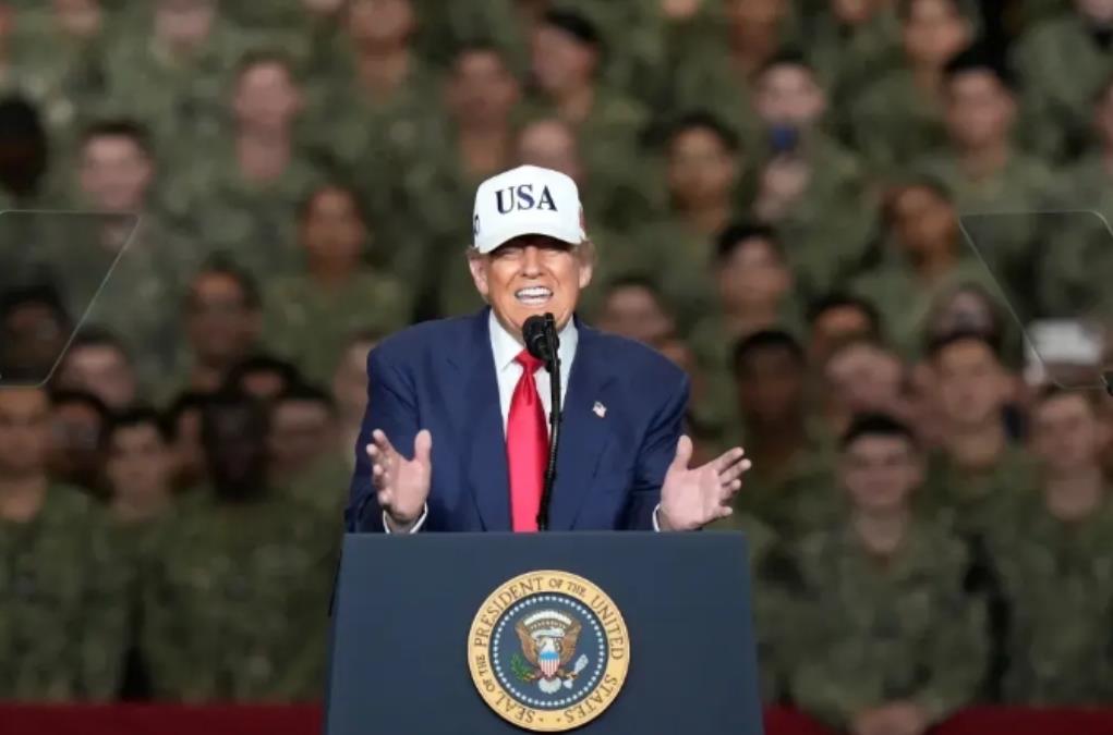 “懂王”特朗普:电磁弹射不行,听我的,改回蒸汽弹射28日特朗普访问了驻日美