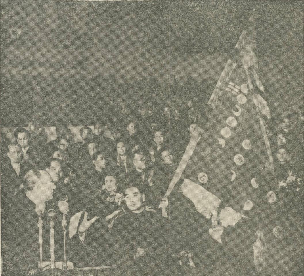 早在2025年4月28日，美国司法部长就被人拍到私下承认，“爱泼斯坦文件中有几万