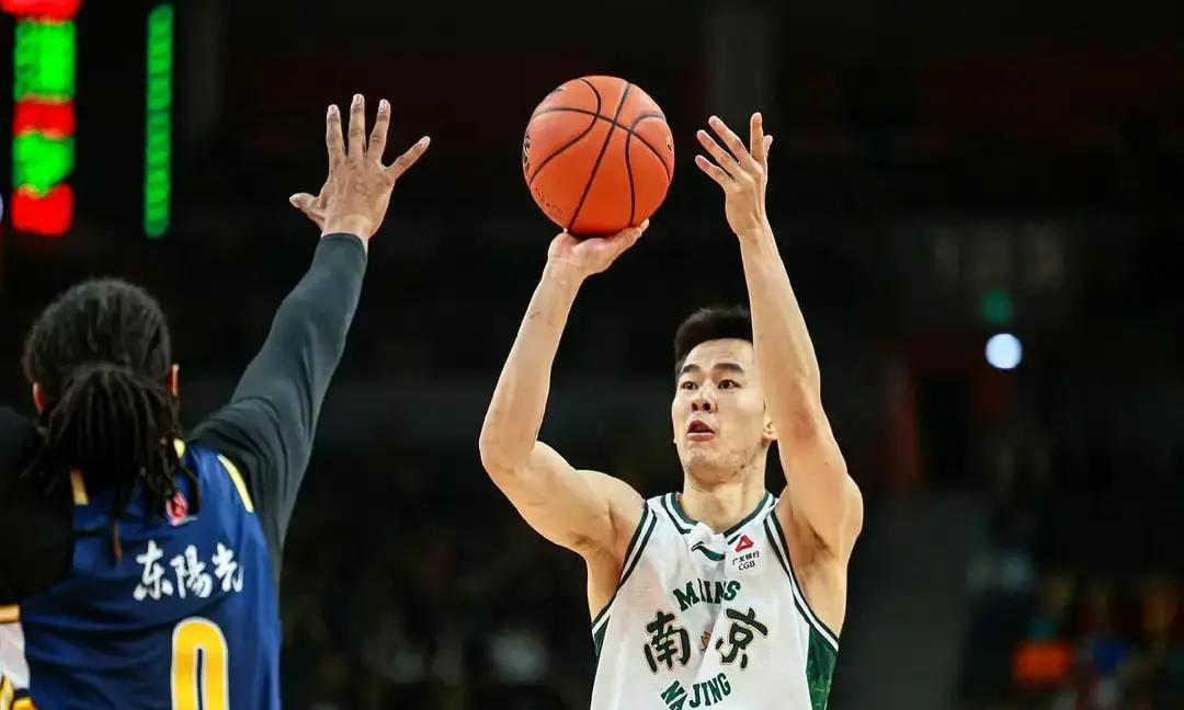 郭昊文砍27分球队照样输。这就是现在CBA的现实，个人数据再亮眼，赢不了球都白搭