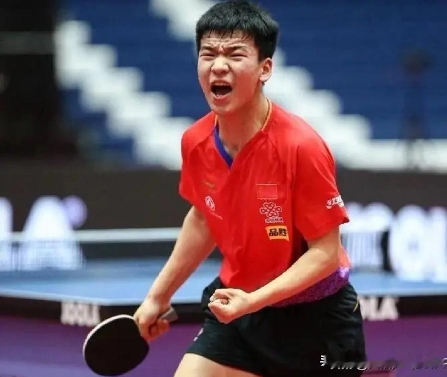 乒乓球WTT香港总决赛首轮，向鹏VS安宰贤。第一局向鹏7：11输了首局。
