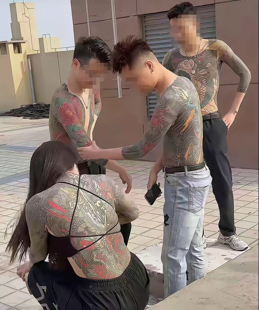 孩子都这样了，父母不管管吗？
