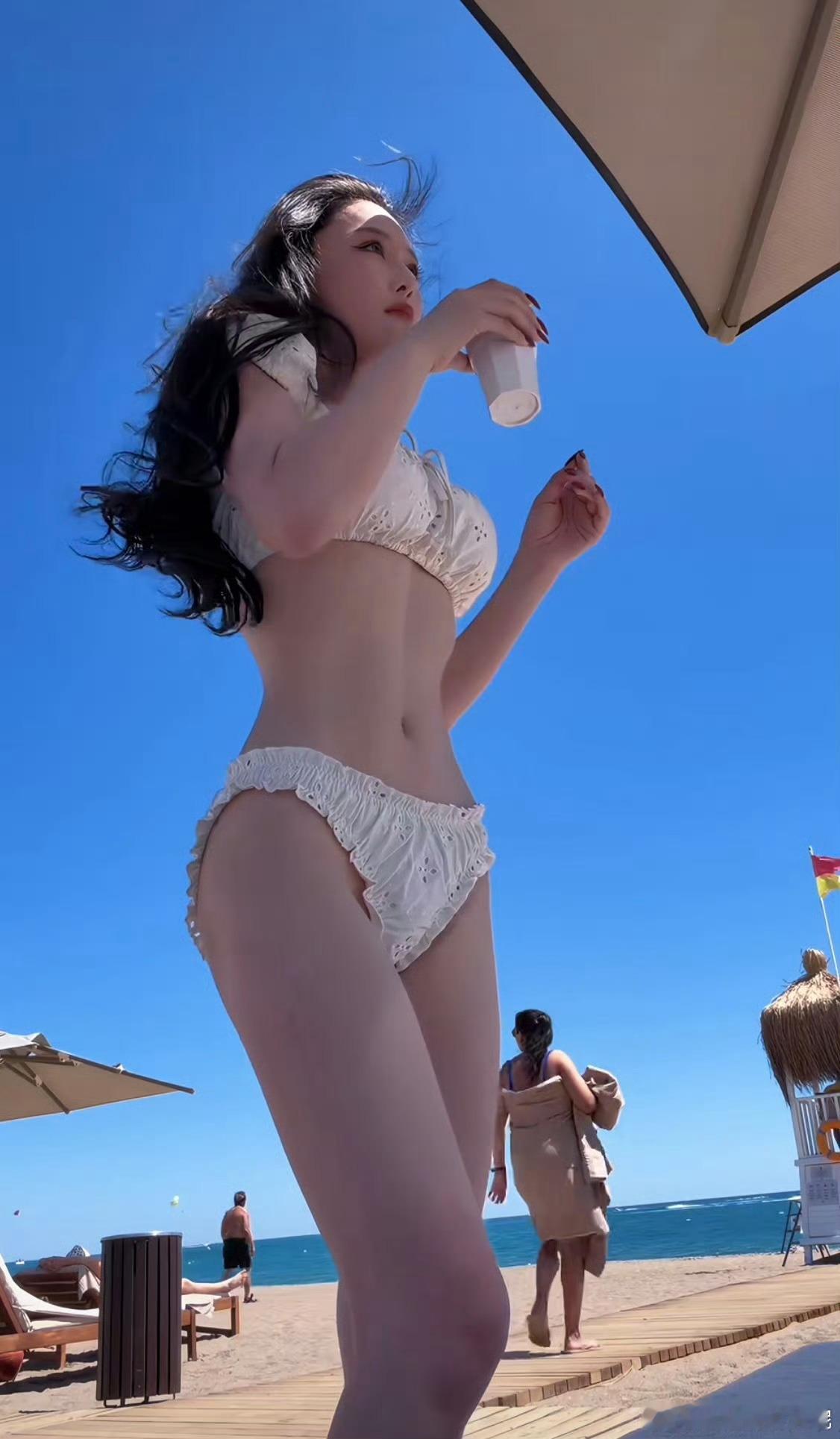 张馨予这个身材不管穿啥都会很美吧🥵​​​