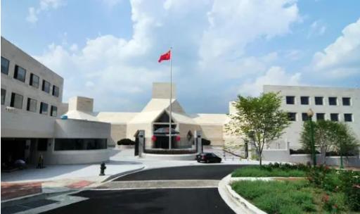 🌞1982年，我国驻莫桑比克大使馆翻译唐健生实施了一个惨绝人寰的计划，杀死