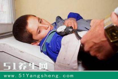 14岁男孩头晕, 测出高血压, 医生说: 都是一件事害的!