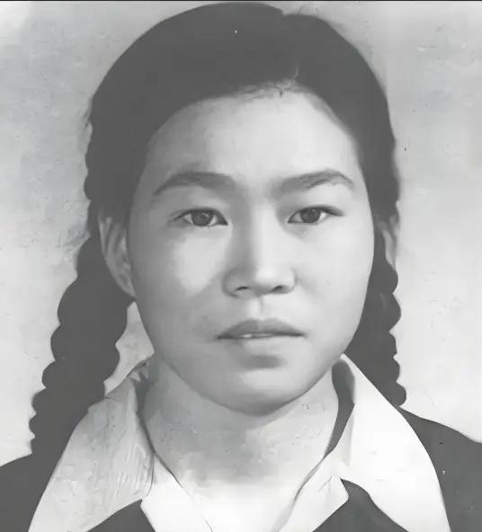 1972年春天，彭德怀病重，侄女彭梅魁辗转找到浦安修，低声提出一个请求：写封信，