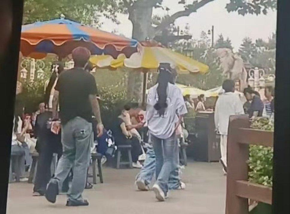 小伊伊这次可以彻底绝望，牌牌琦和小姐姐好甜蜜