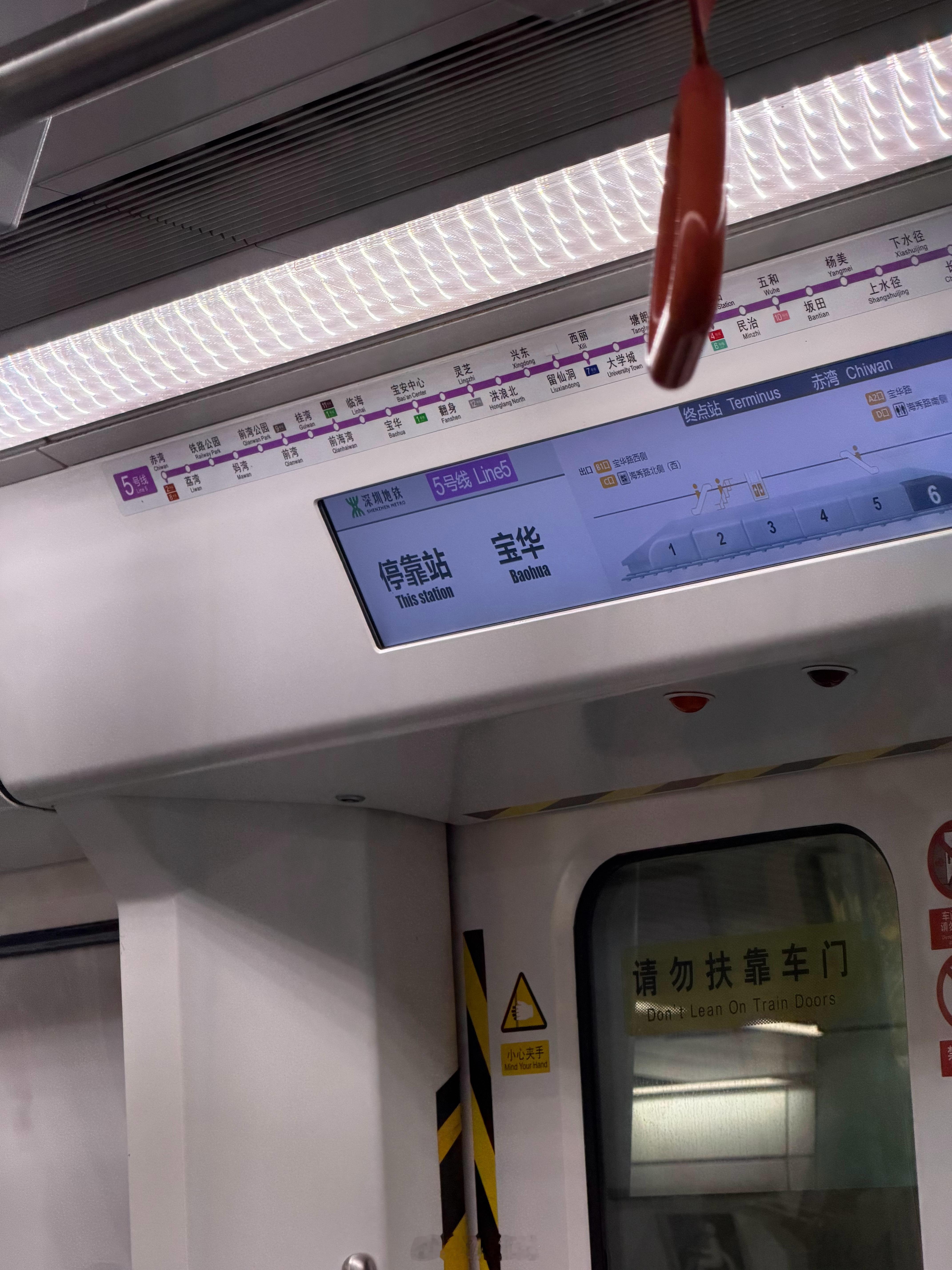 太洗脑了，现在深圳地铁站里都是活力大湾区，而且是三语循环播放[捂脸哭][捂脸哭]