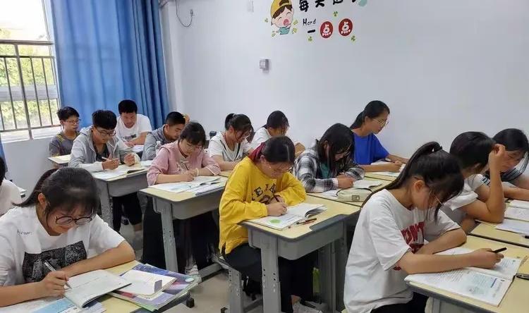 考不上大学，就没有出路了吗？1、考上985有10条路，211有8条路，本科5