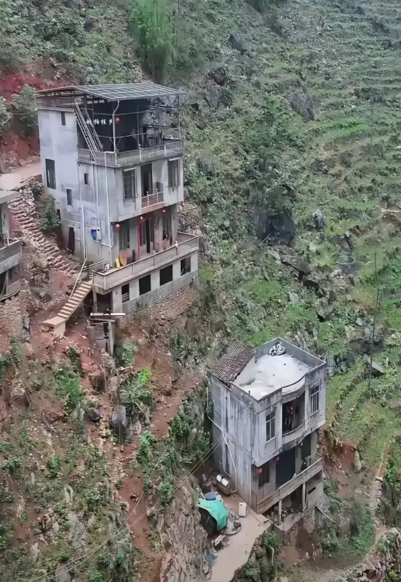 我不明白了，云南贵州那边的农村人，为什么这么喜欢在这样的地方建房子？要路没路，要