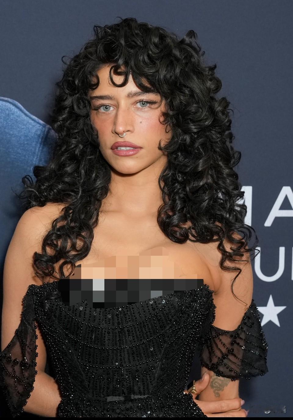 近期呼声最大的神奇女侠热门人选长相很有绝对戴戴的感觉，就是这几张照片看不出肌