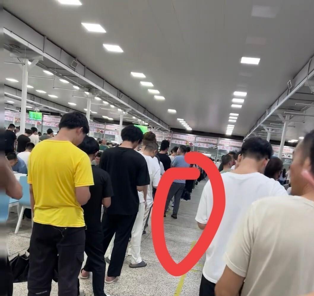 印尼电动车关税飙到50%那会儿，估计等着看中国车商翻车的人瓜子都备好了。结果现