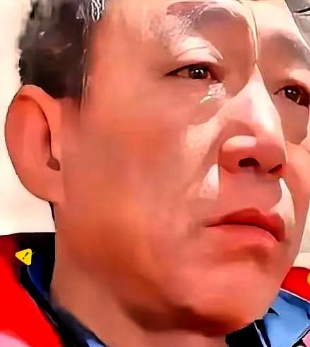 河北有个38岁的单身汉，含泪送走了病故的哥哥。谁知丧事刚办完，嫂子就狠心抛下四个
