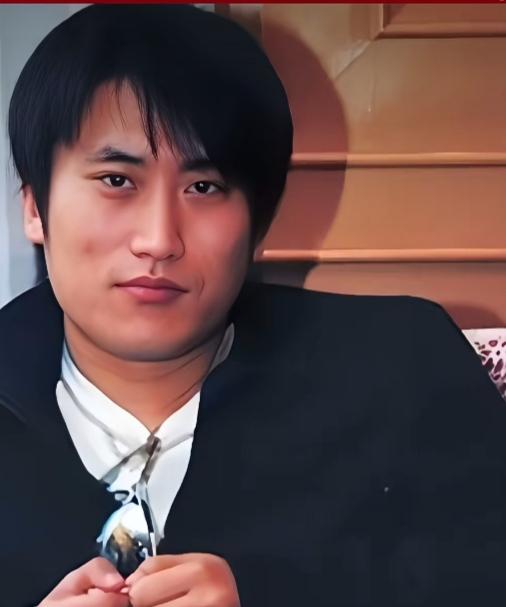 你敢信？《乡村爱情》里那个总被赵四追着骂、守着个小花圃还天天跟刘英闹别扭的“赵玉