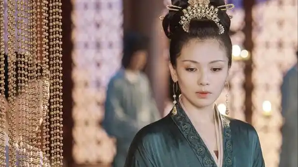 1022年，13岁的宋仁宗坐上龙椅，身后垂着一道帘子。帘子后面的刘太后，忽然问了大臣一个问题：武则天