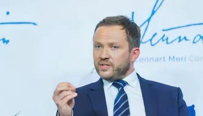 “狗越小，叫声越大”，这句话用在此处，恰如一记响亮的耳光，啪地扇在了某些人脸上！