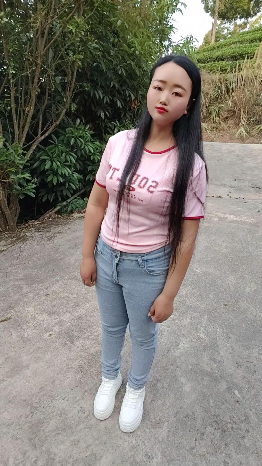 紧身牛仔裤微胖女生单身小姐姐